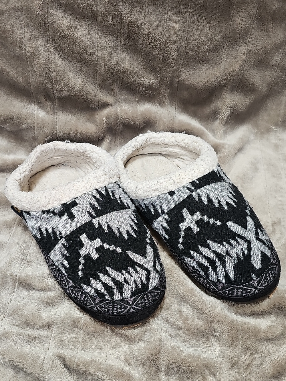 Pendleton Black & Grey Dormer Mule Geometric Slip-On Slipper